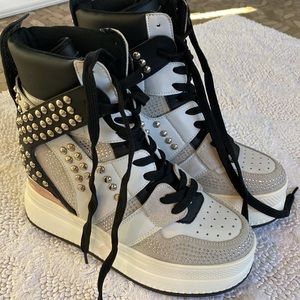 Studded wedge sneakers
